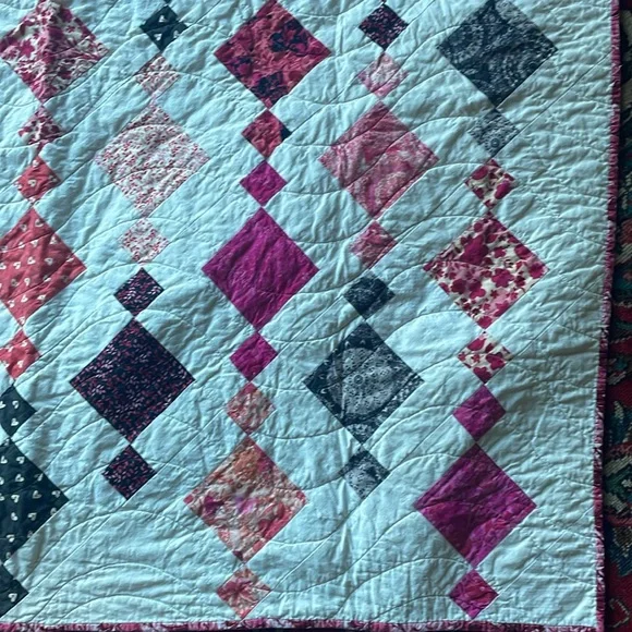 Handmade Chandelier Quilt Throw Blanket White Black Pink Red  (DOG NOT INCLUDED) - Picture 4 of 12